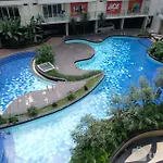 Homey Studio Apartment At Gateway Pasteur By Travelio